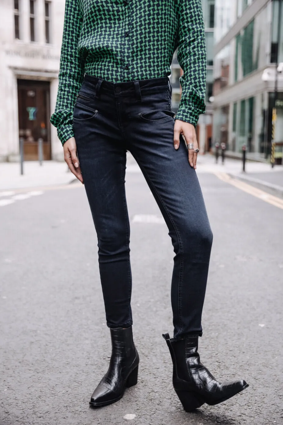 Alexa Cropped S-SDM