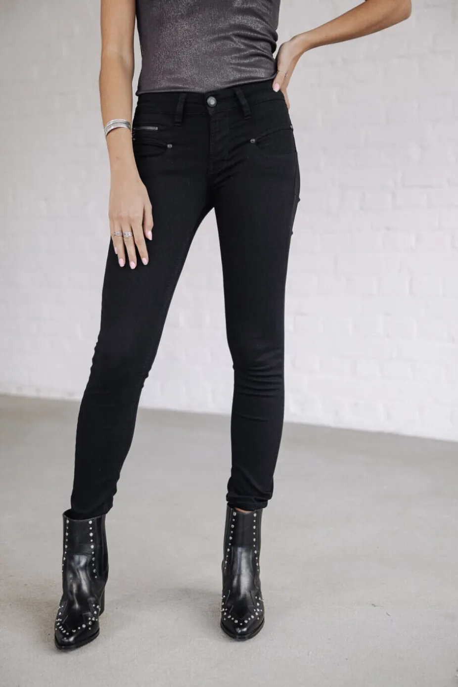 Alexa Cropped S-SDM