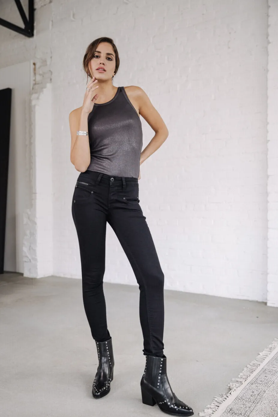Alexa Cropped S-SDM