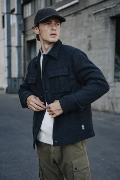 Izak Woolen