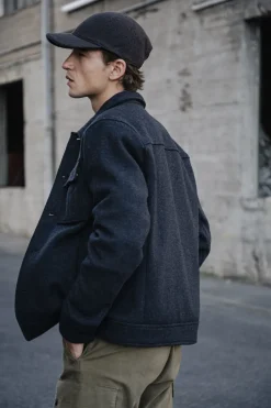 Izak Woolen