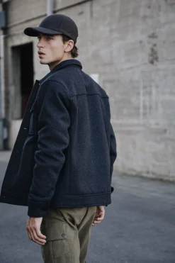 Izak Woolen