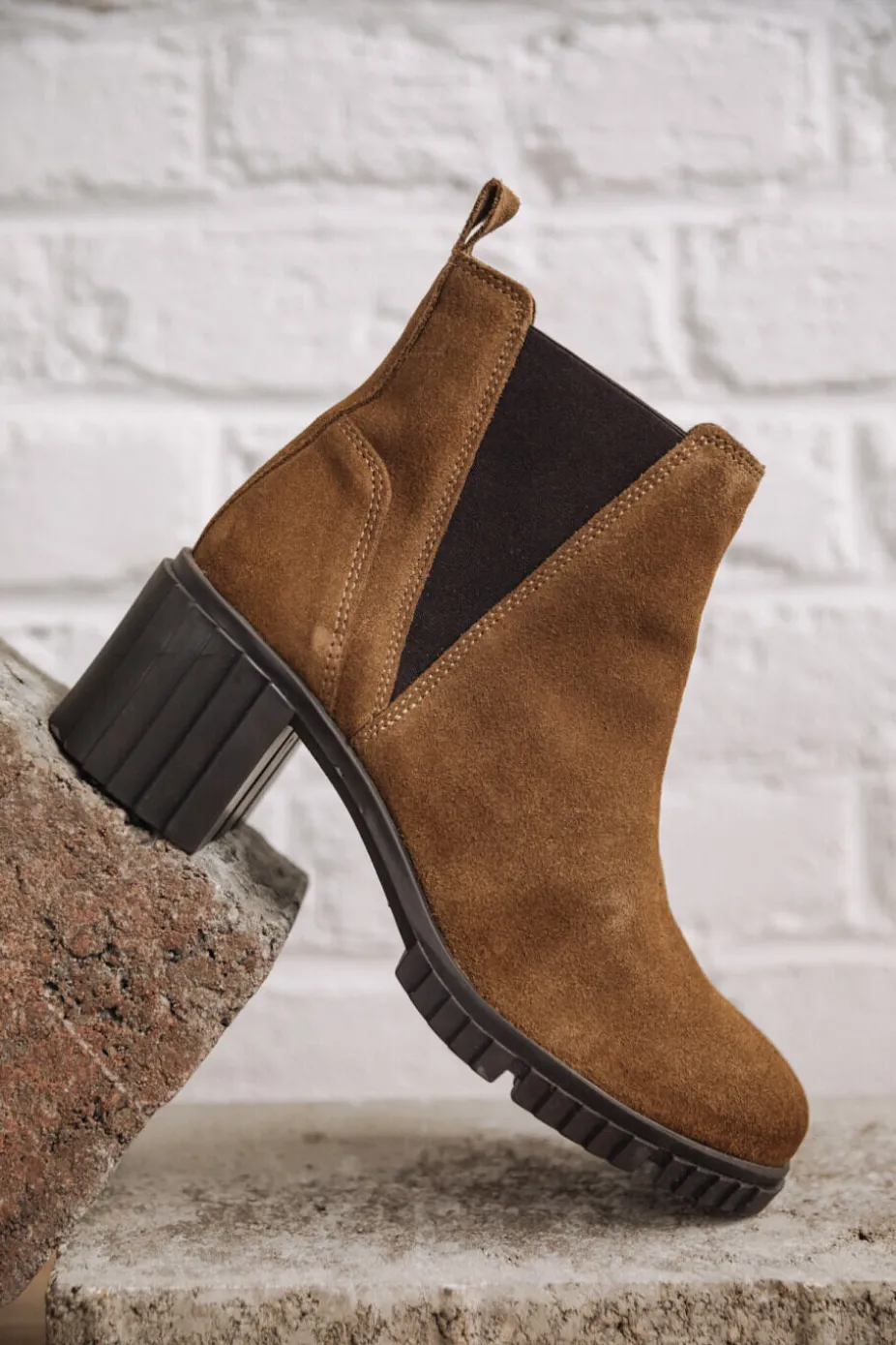 Nielsa Suede
