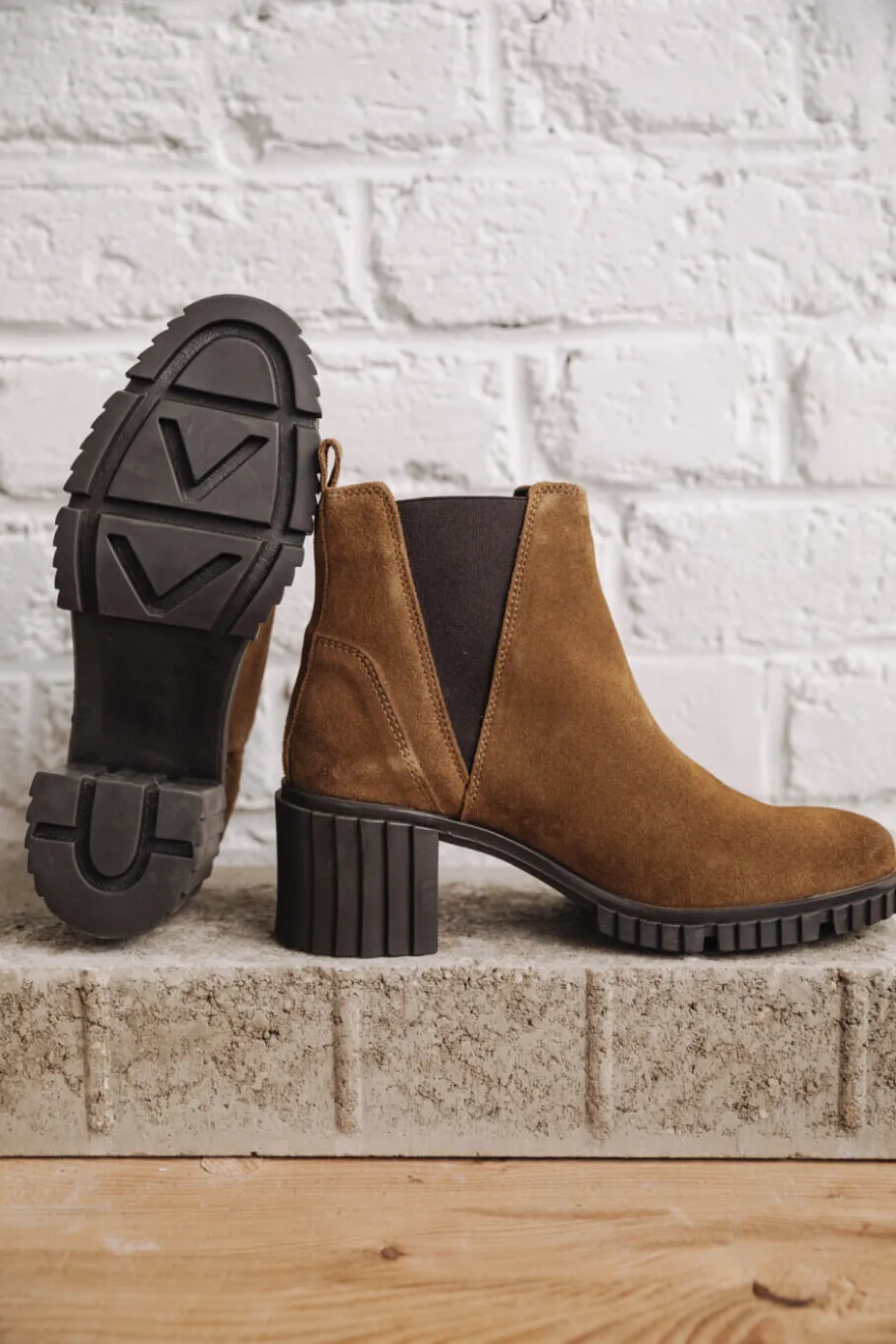 Nielsa Suede