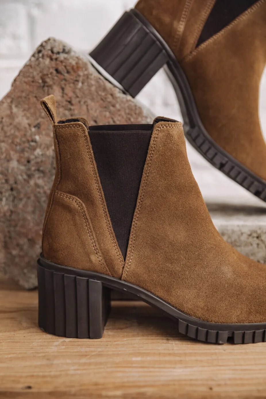 Nielsa Suede