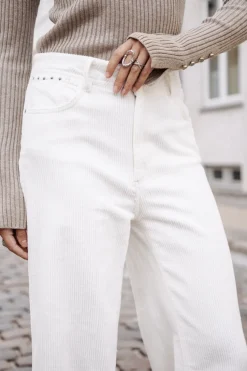 Nylia Veluto