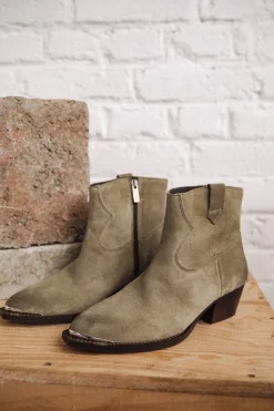 Sixtin Suede