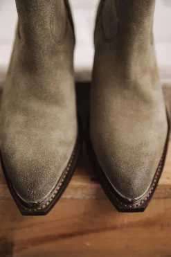 Sixtin Suede
