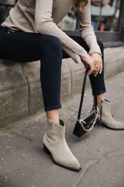 Sixtin Suede