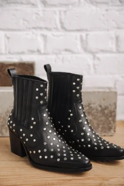 Teresa Studs