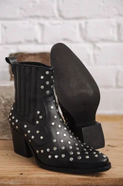 Teresa Studs