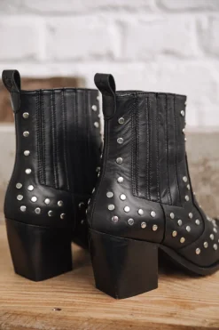 Teresa Studs